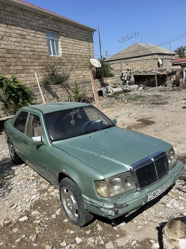 Mercedes-Benz W124: 2.5 l | 1991 il Sedan