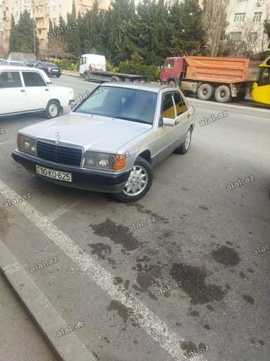 Mercedes-Benz 190 (W201) sedan - Kuzov: sedan, gümüşü rəng - Mühərrik