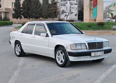 Mercedes-Benz 190 (W201): 2 l | 1990 il Sedan
