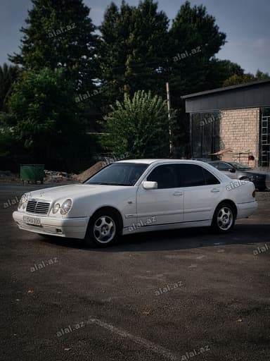 Mercedes-Benz E-Class: 2.3 l | 1996 il Sedan