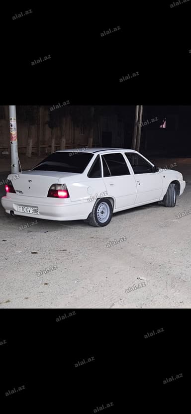 Daewoo Nexia: 1.5 l | 1996 il Sedan