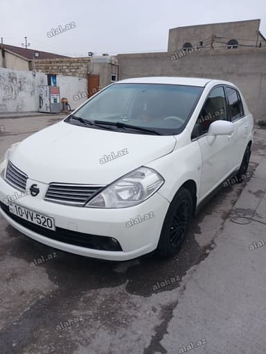 Nissan Tiida: 1.6 l | 2006 il Sedan
