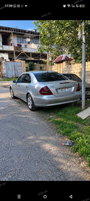 Mercedes-Benz E 220: 2.2 l | 2003 il Sedan