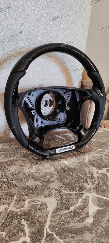 Məhsul: Mercedes-Benz AMG üslublu sükan - Material: yuxarı hissə