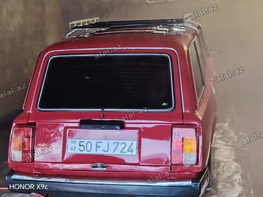 VAZ 2104, universal kuzov, qırmızı rəng. Xüsusiyyətlər: - Kuzov: 5