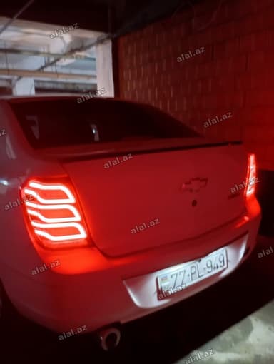 Chevrolet Cobalt sedan - Kuzov: 4 qapılı sedan, ağ rəng - Mühərrik və