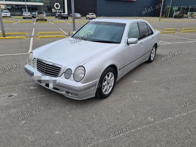 Mercedes-Benz E 220: 2.2 l | 2000 il Sedan