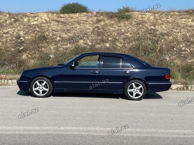 Mercedes-Benz E-Class: 2.2 l | 1999 il Sedan