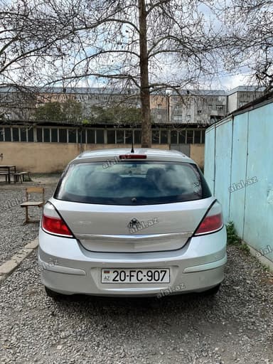 Opel Astra: 1.6 l | 2005 il 175000 km Hetçbek