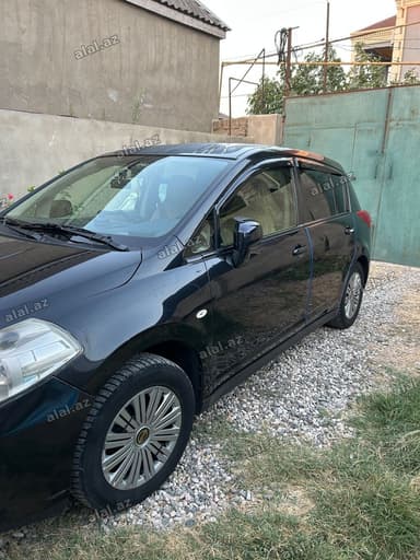 Nissan Tiida: 1.5 l | 2011 il Hetçbek