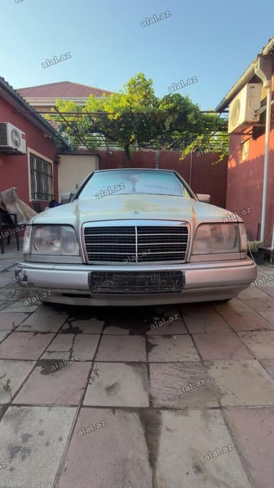 Mercedes-Benz W124: 2.6 l | 1989 il Sedan