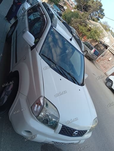 Nissan X-Trail, ağ rəng, benzinli SUV. Xüsusiyyətlər: - Korös: 5