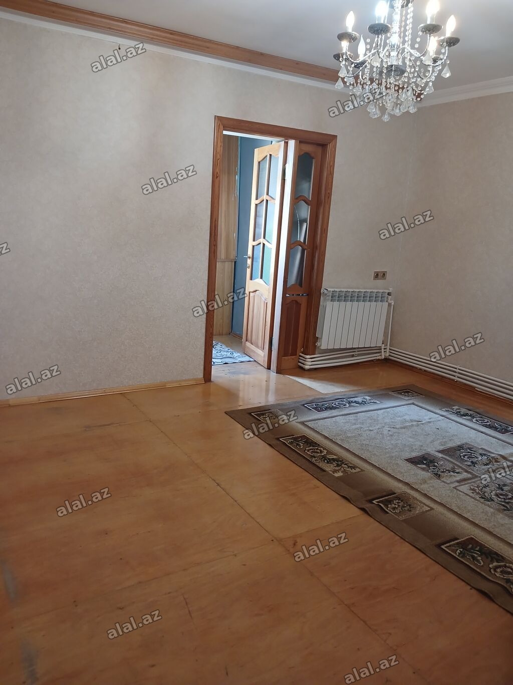 2 OTAQLI MƏNZİL - Geniş işıqlı zal, tavanında dekorativ çilçıraq