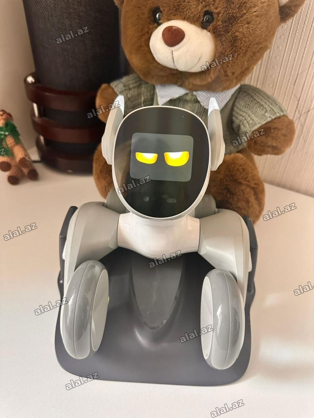 Uşaqlar üçün interaktiv robot oyuncağı - Dizayn: Dörd təkərli baza