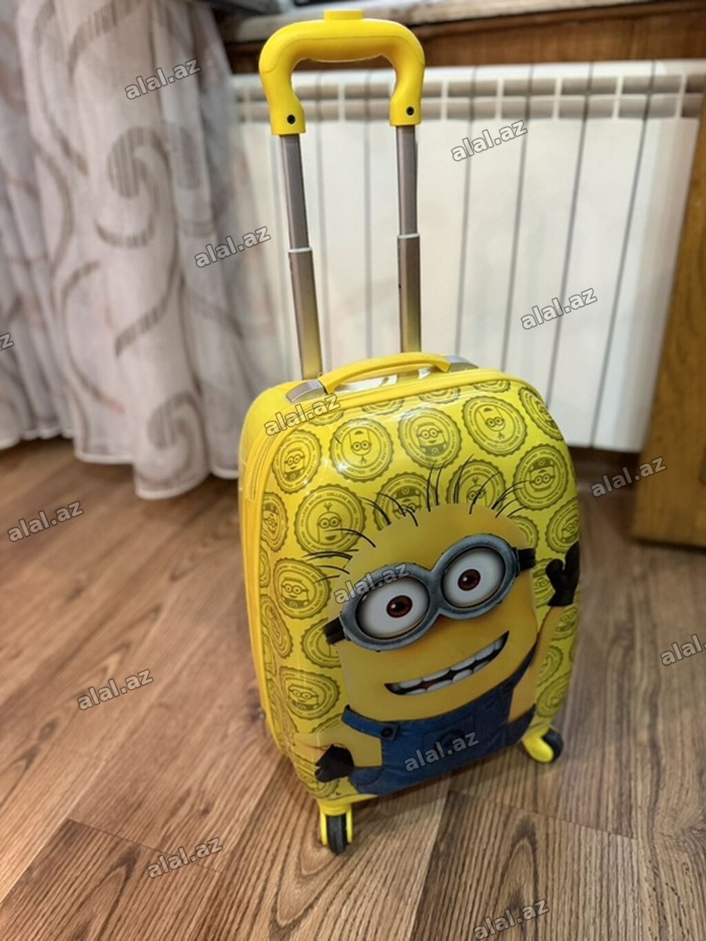 Uşaq üçün sərt gövdəli əl çamadanı – Minions dizaynlı - Rəng: parlaq