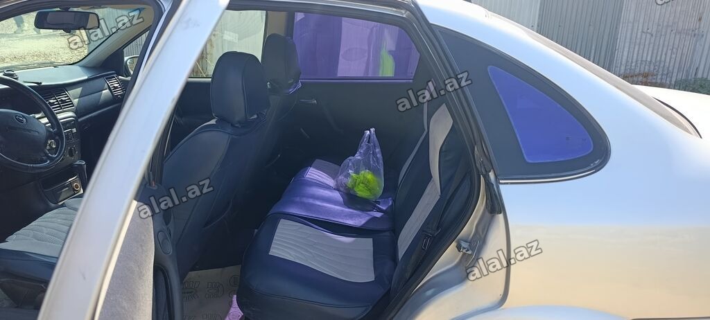 Opel Vectra B sedan – gümüşü rəng - Kuzov: 4 qapılı sedan