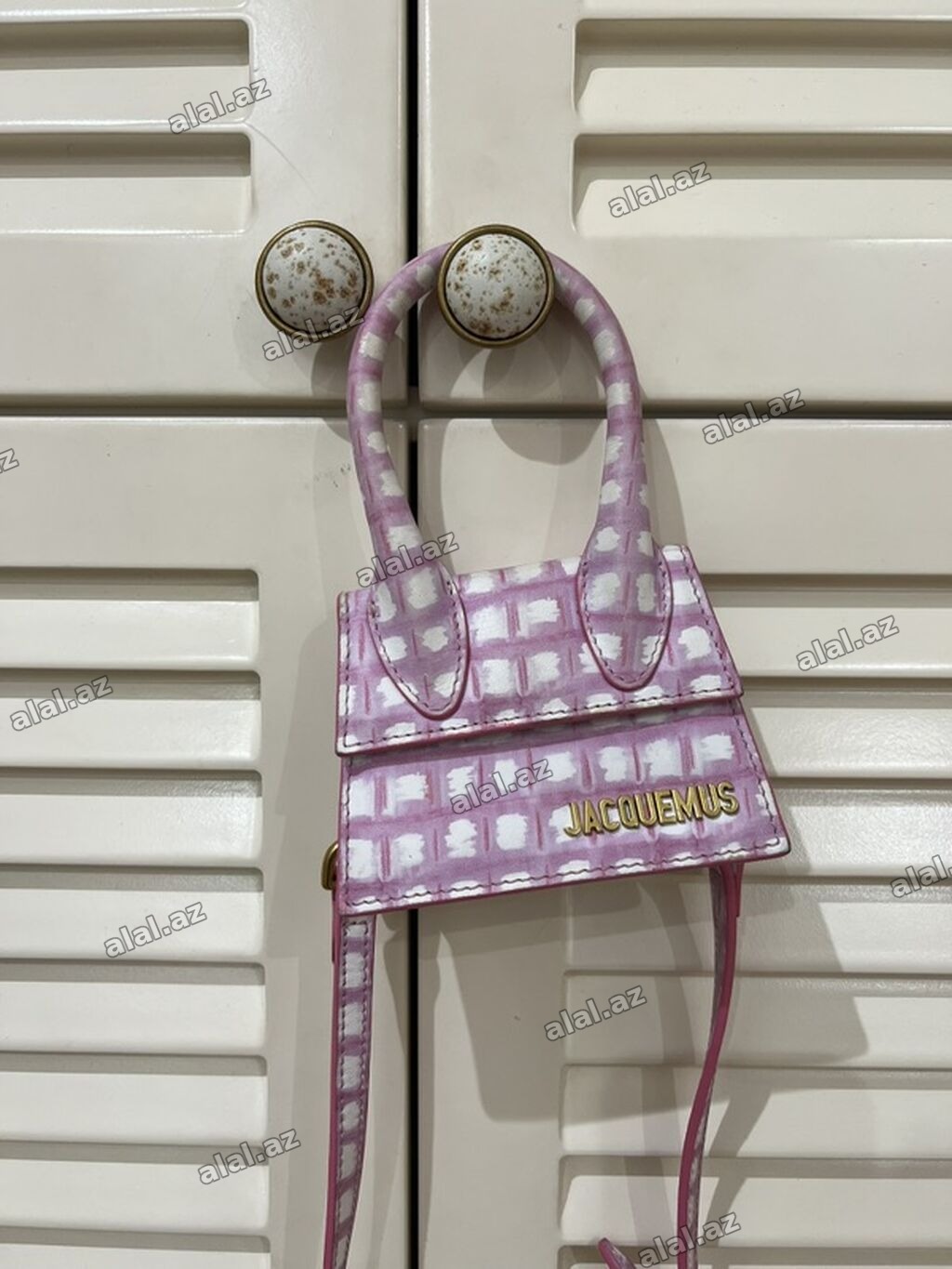 JACQUEMUS brendinə məxsus Le Chiquito Micro çanta, bənövşəyi və ağ