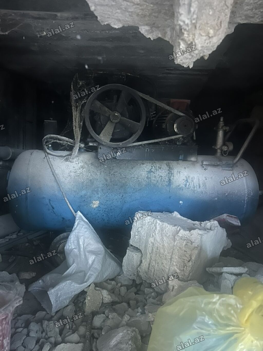 Sənaye tipli hava kompressoru - Üfüqi silindrik hava balonu, təxminən