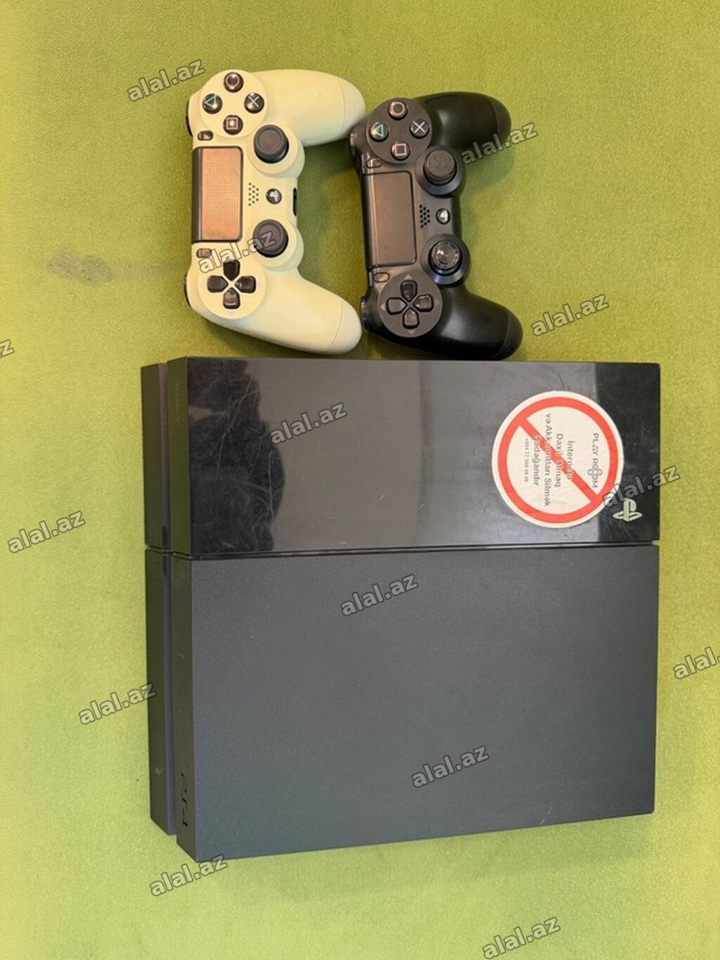 Sony PlayStation 4 (PS4) oyun konsolu 2 eded pult 512 ideal veziyyetde