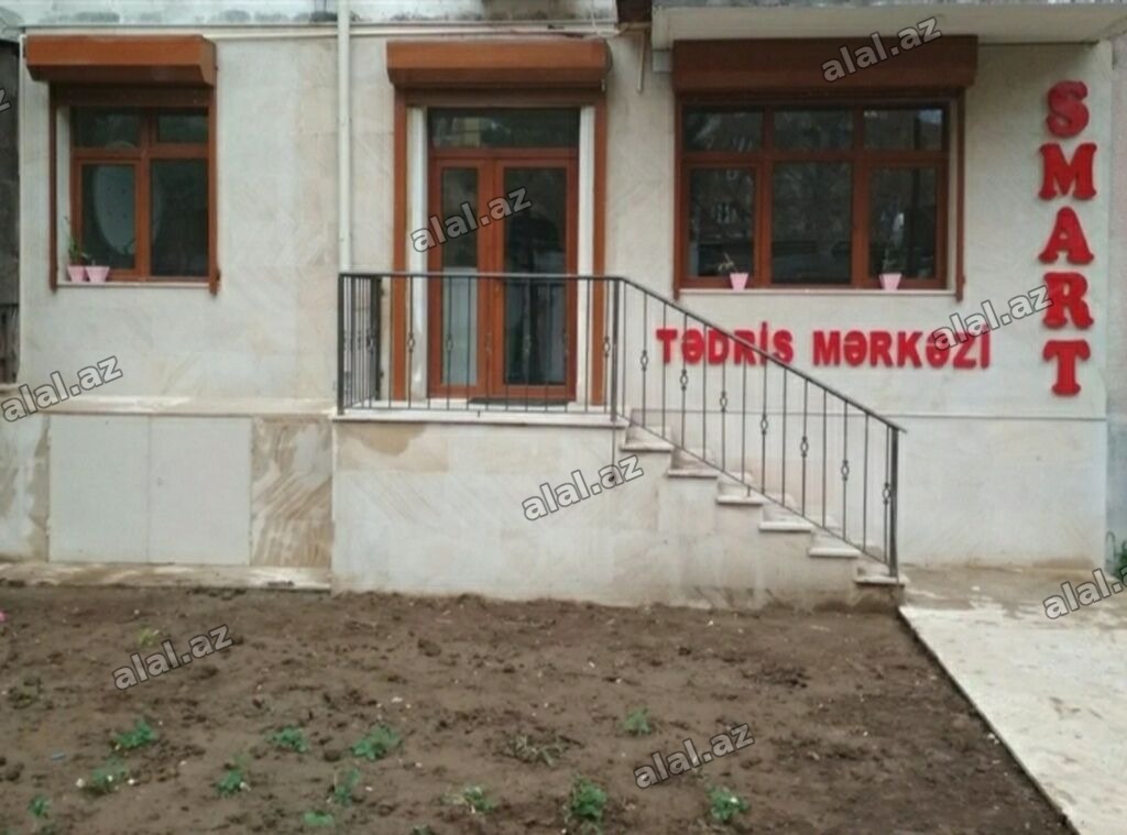 Bakı, 4-cü mikrorayon, 3 otaqlı, Köhnə tikili, m. Memar Əcəmi, 40 kv. m