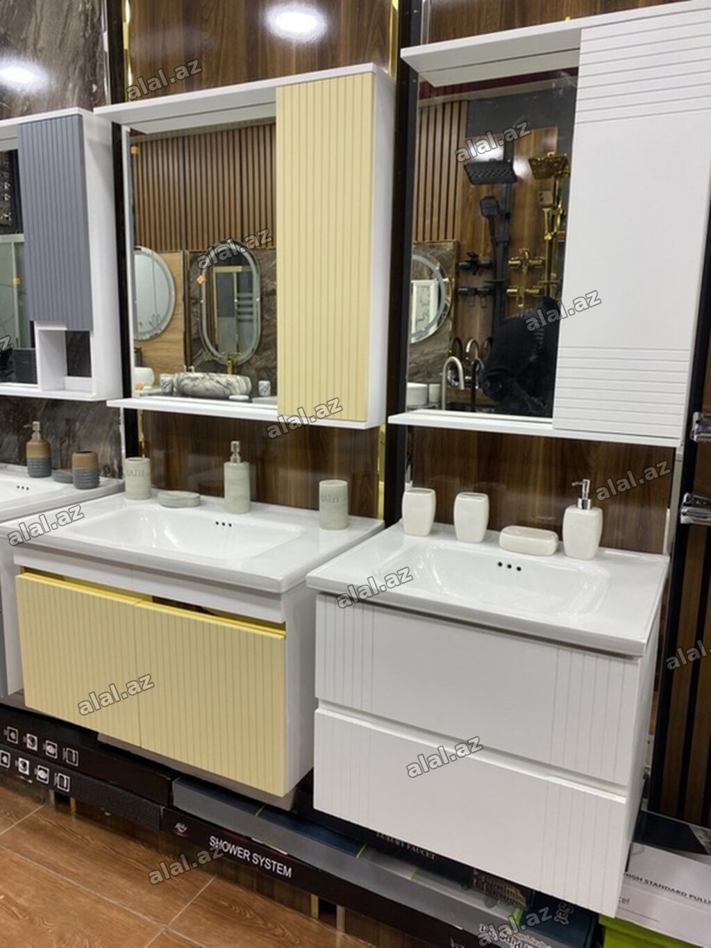 Hamam mebeli dəsti – güzgülü şkaf və quraşdırılmış çanaqlı tumbalar -