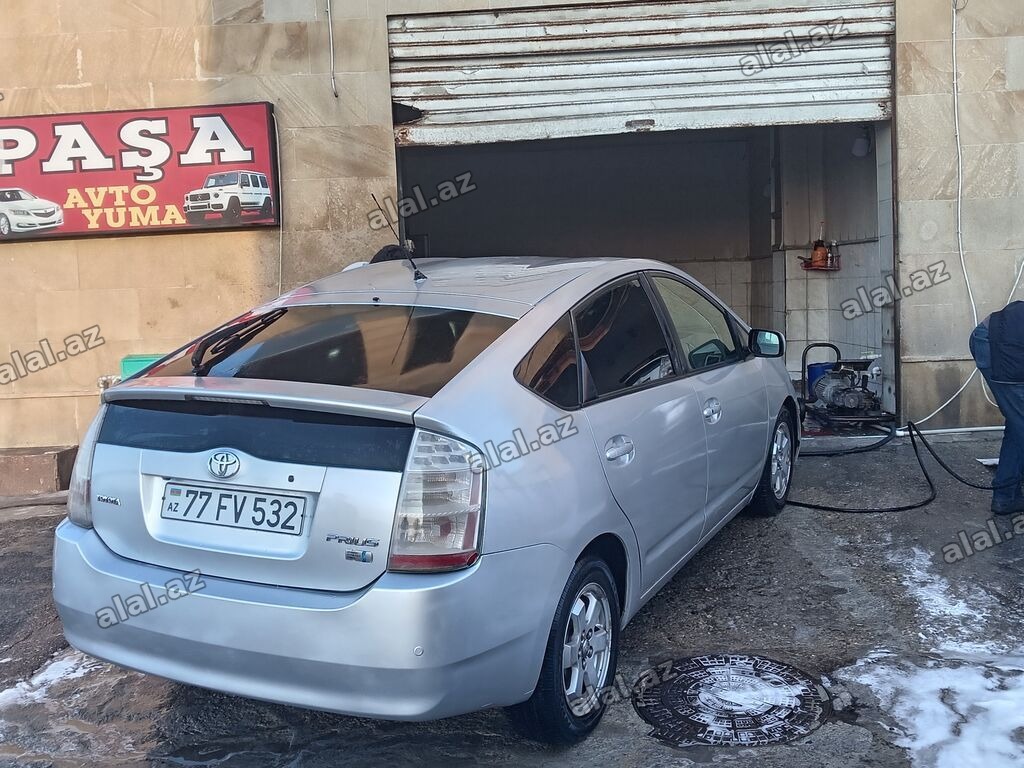 Toyota Prius (II nəsil) hibrid liftbek - Gümüşü rəng, 5 qapı - Hibrid