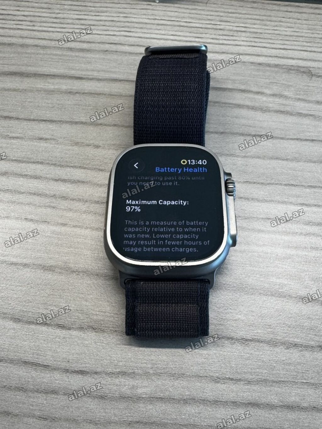 Apple Watch Ultra (49 mm) – titandan korpus, fırlanan Digital Crown və