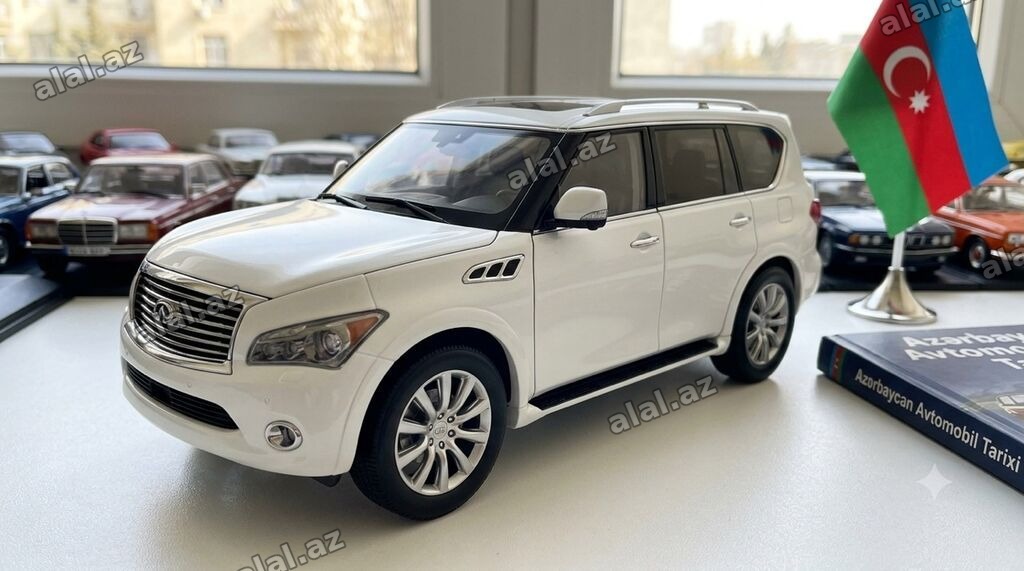 Infiniti QX56 miqyasında kolleksiya modeli - Miqyas: 1:18 -