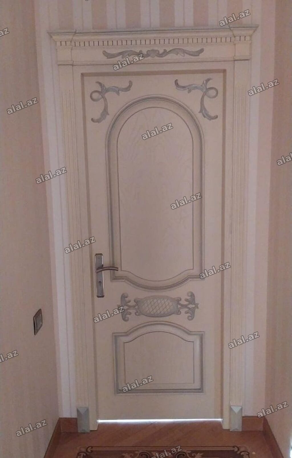 6eded qapi satilir bir ededi 60azn hamisi birlikde satilir 4 Ededi 90