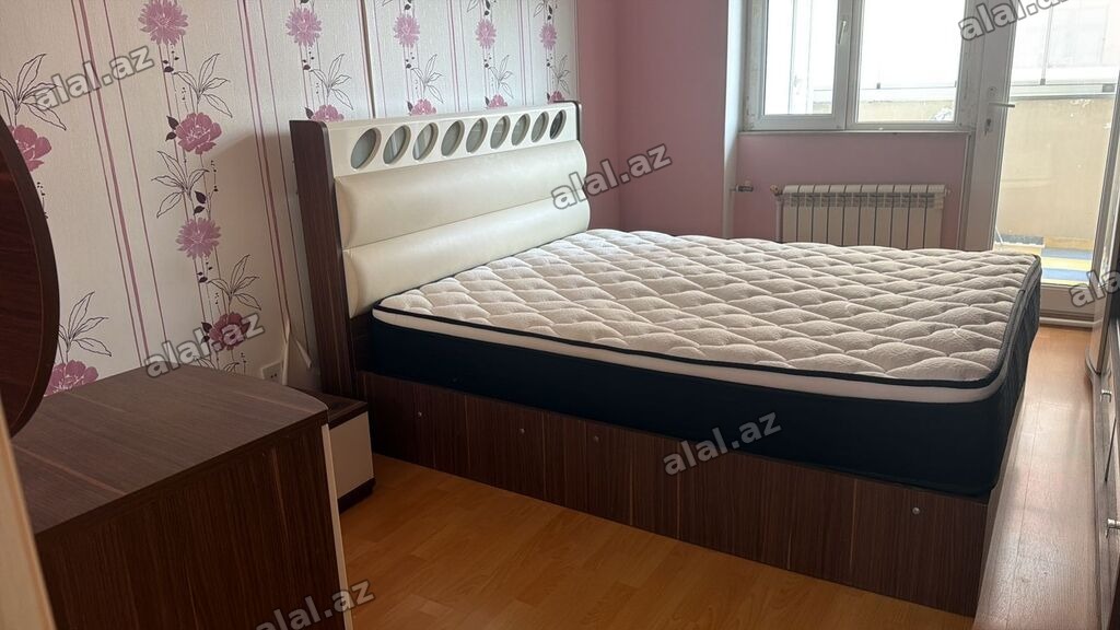 Bazali yataq desti ideal veziyyetde. Pirablemsiz. Qiymet 400 azn