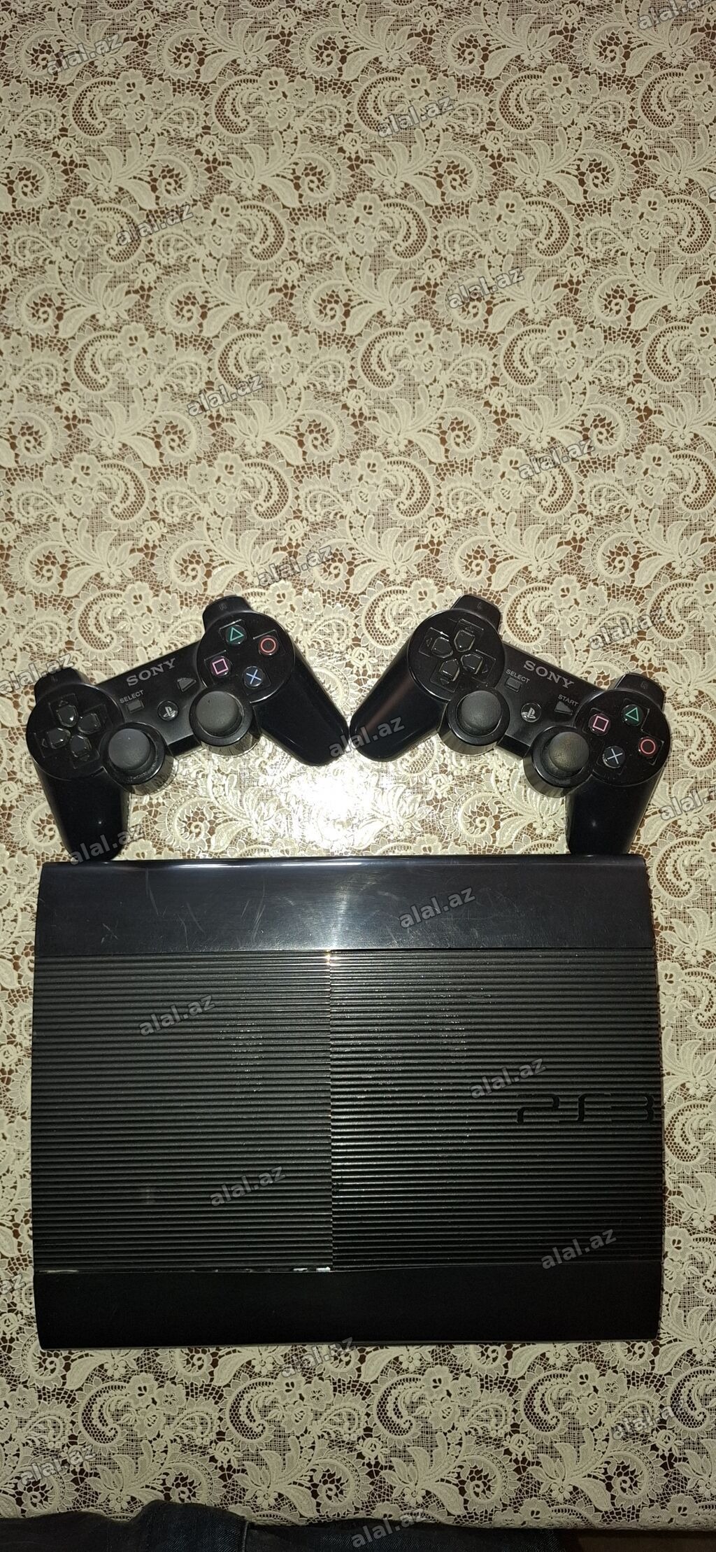 Ps3 super slim. Yaddaş 500 GB. heç bir problemi yoxdu. 2 ədəd orjinal