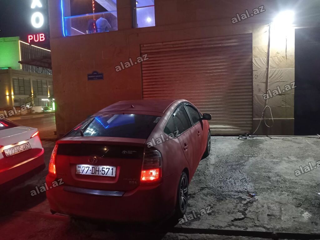 Toyota Prius, 2-ci nəsil liftback hibrid. - Kuzov: 5 qapılı liftback