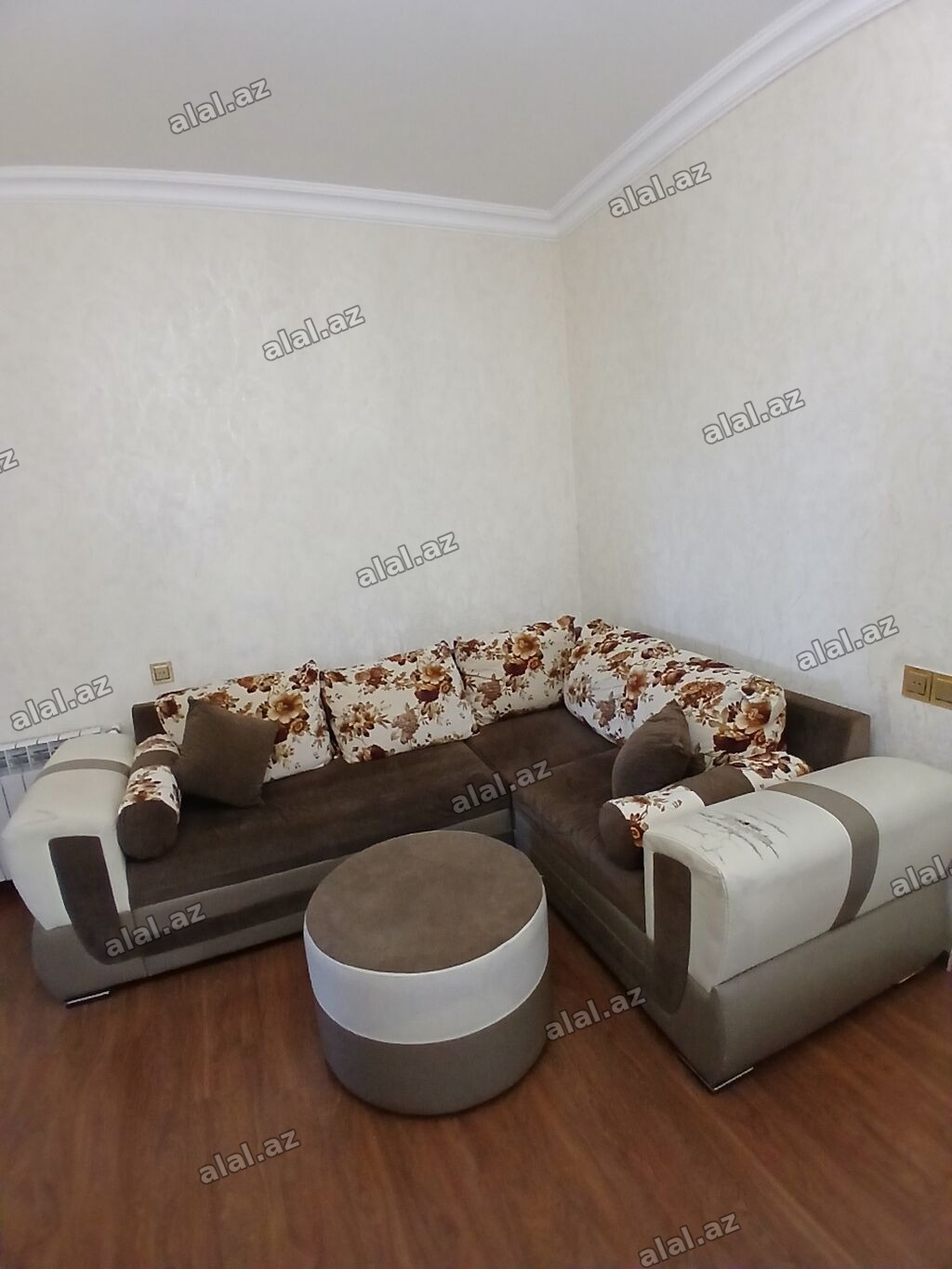 Künc divan, İşlənmiş, Açılmayan, Bazasız, Vеlur parça, Çatdırılma yoxdur