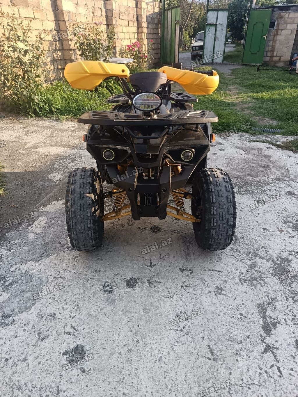 Hunter markalı kvadrosikl. Qara-sarı rəng kombinasiya­sında, off-road