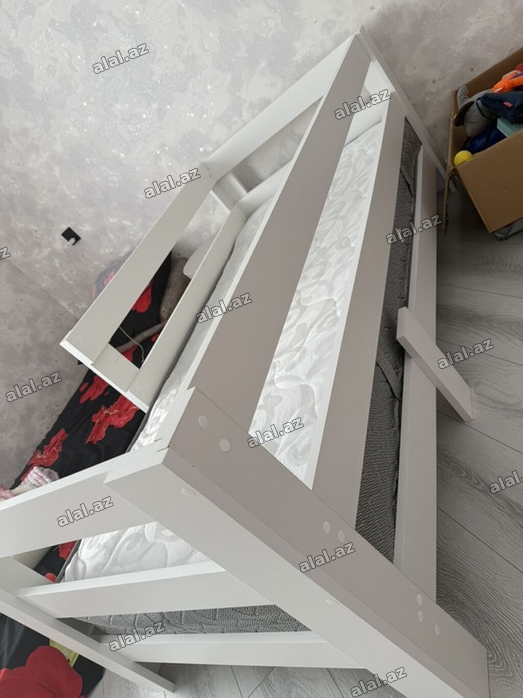 Uşaq çarpayısı – ağ rəngli, taxta karkaslı model - Material: möhkəm