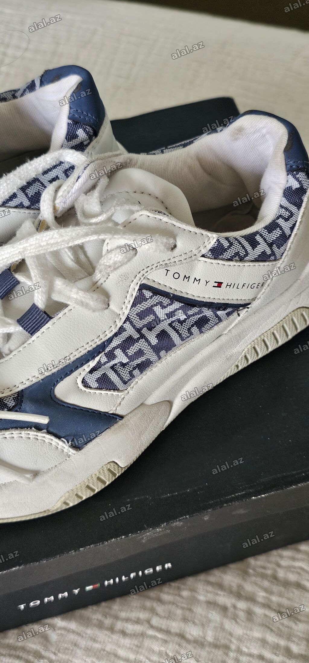Tommy Hilfiger kişi krossovkaları - Rəng: ağ və tünd göy 34-35 -