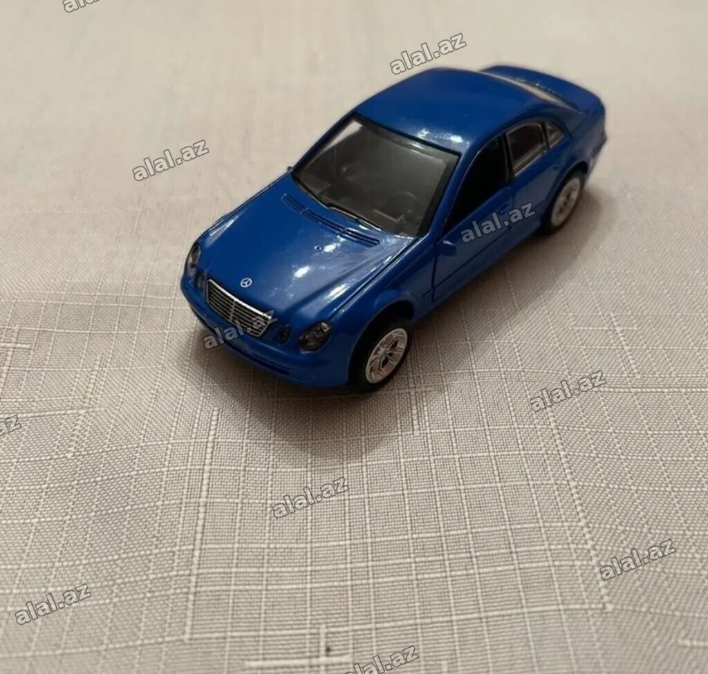 Mavi rəngli metal oyuncaq maşın – sedan model - Material: metal