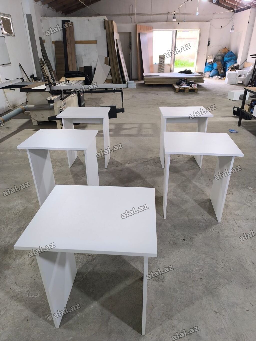 Parta /kiçik masa dəsti - Minimalist dizayn: Təmiz xətlər, düzbucaqlı