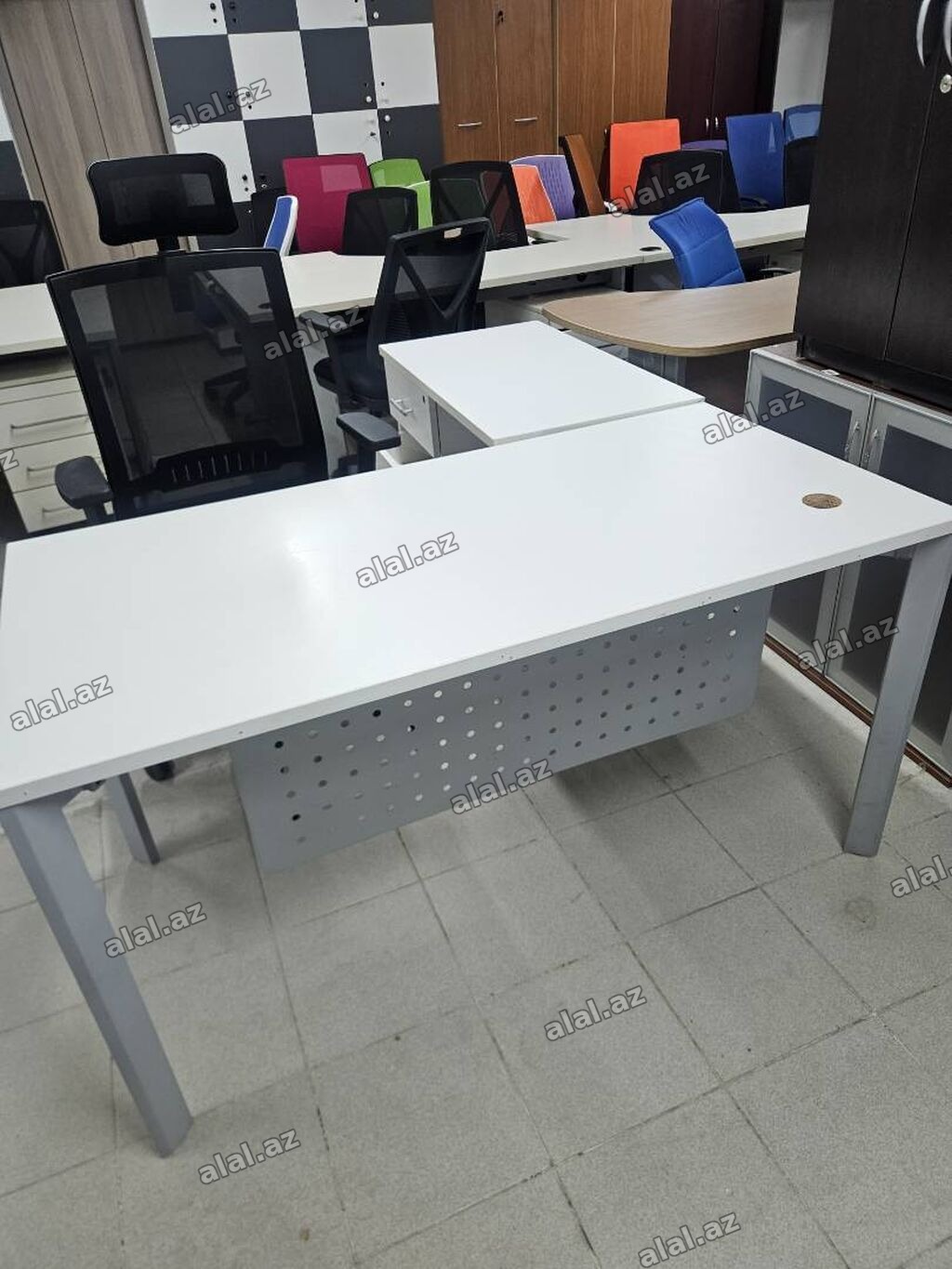 İşlənmiş, İşçi üçün, Künc masa