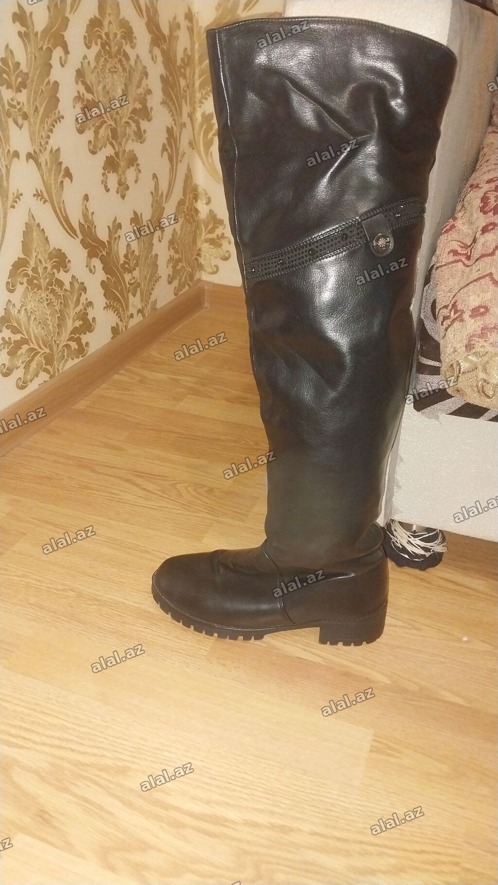 Qadınlar üçün dizdən yuxarı qara çəkmə - Material: hamar qara dəri -