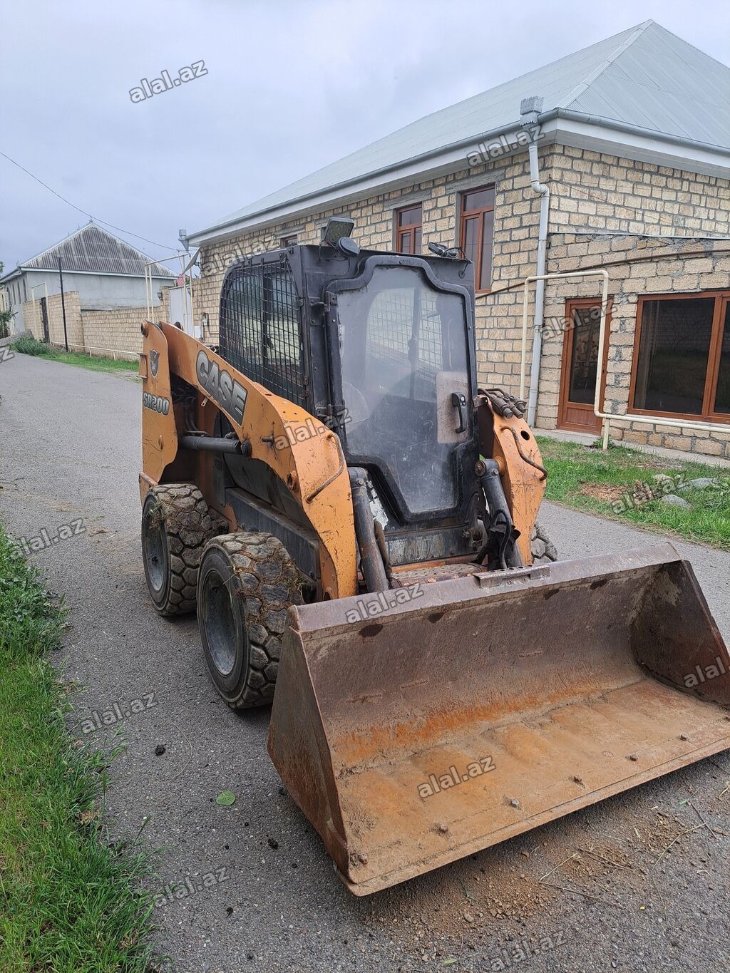 Case SR200 /il-2013 Təcili satılır! Texnika tam işlək vəziyyətdədir