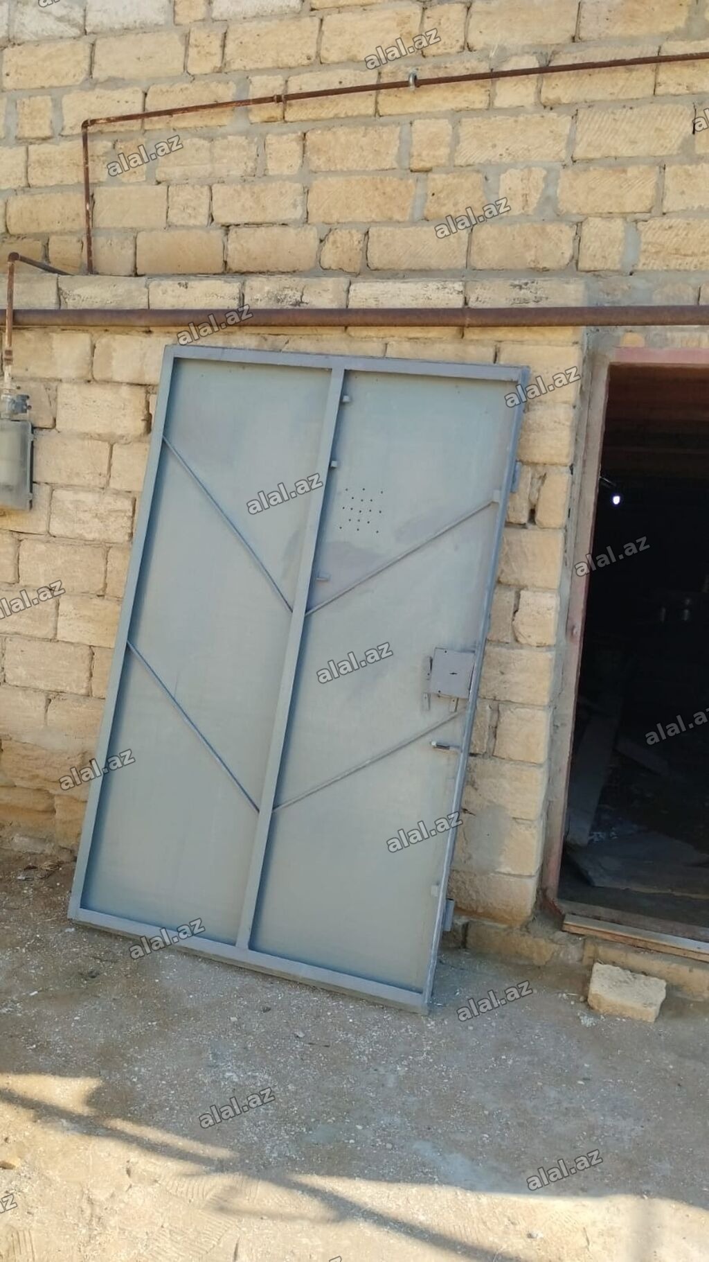 Salam hər vaxtınız xeyir. Qaraj qapısıdır əla vəziyyətdədir. 400kg