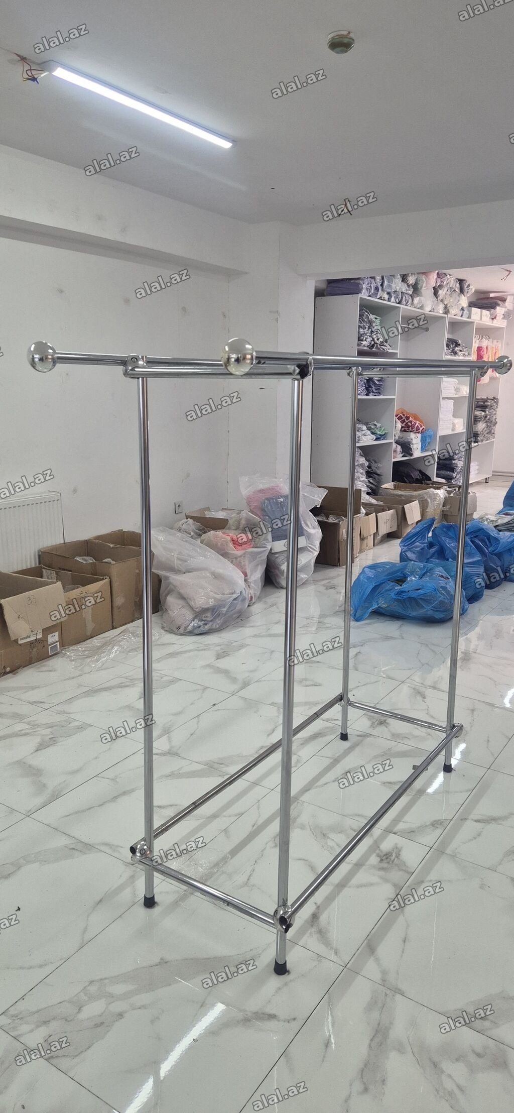Mağaza üçün metal asılqan stendi - Material: cilalanmış xrom/metal
