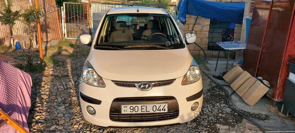 Hyundai i10, ağ rəng, 5 qapı, kompakt hetçbek. Texniki və komfort