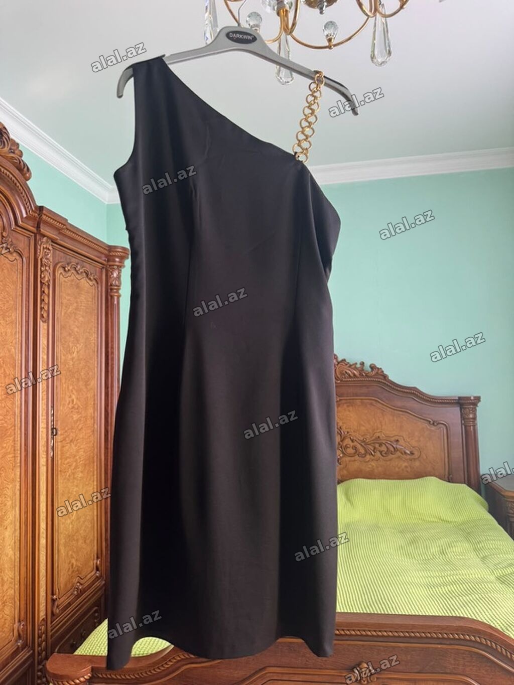 Qara birqollu kokteyl donu - Model: tək çiyin kəsimi, sağ çiyində