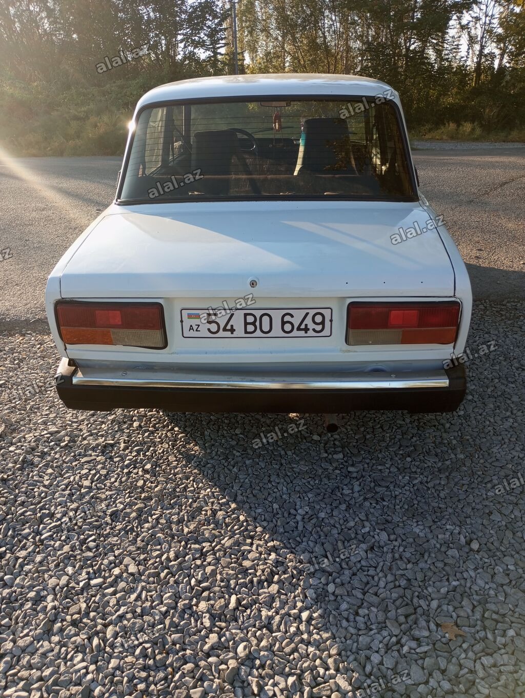 Model: Lada 2107 (VAZ 2107) Kuzov: sedan, 4 qapı Rəng: ağ Yanacaq