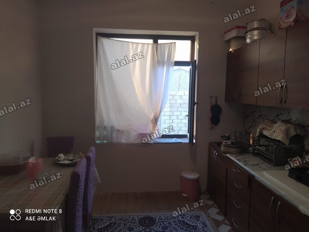 3 otaqlı, 96 kv. m, Kredit yoxdur, Orta təmir