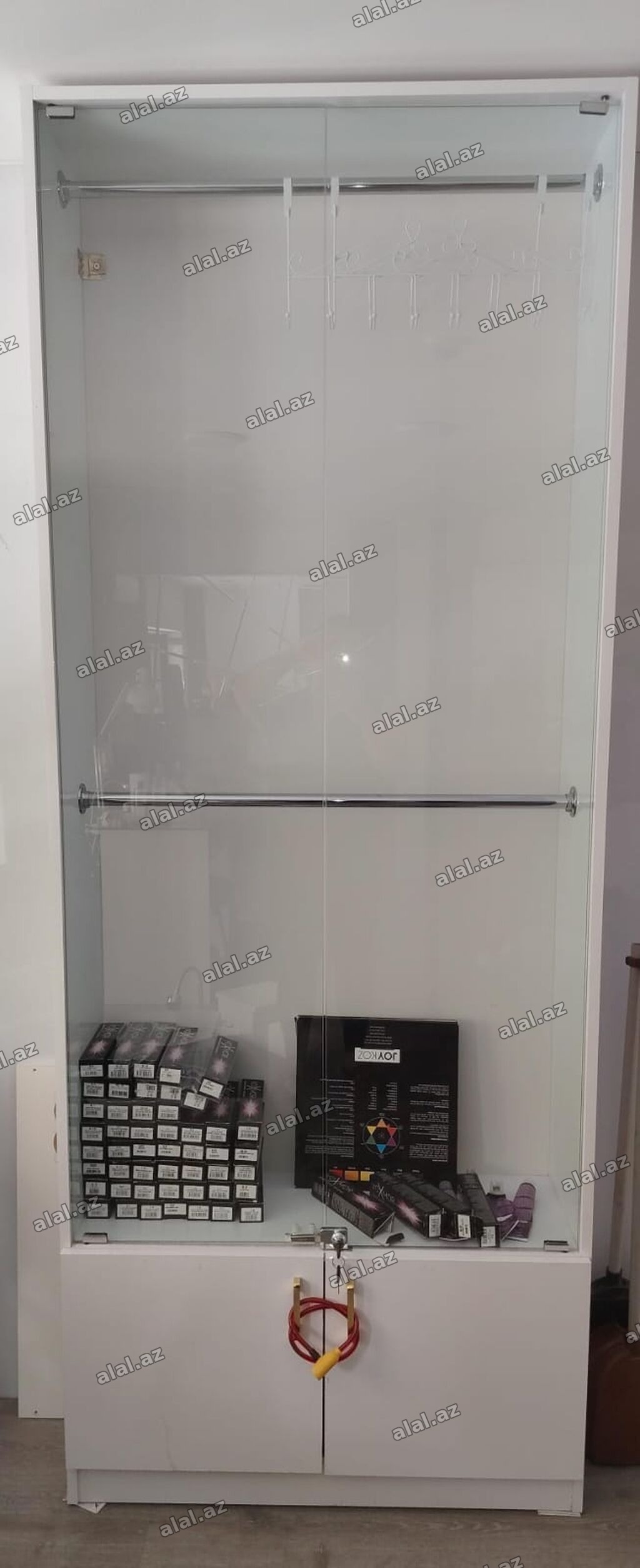 Vitrin dolab 180 azn satilir‼️unvan nerimanov 6493 sekine