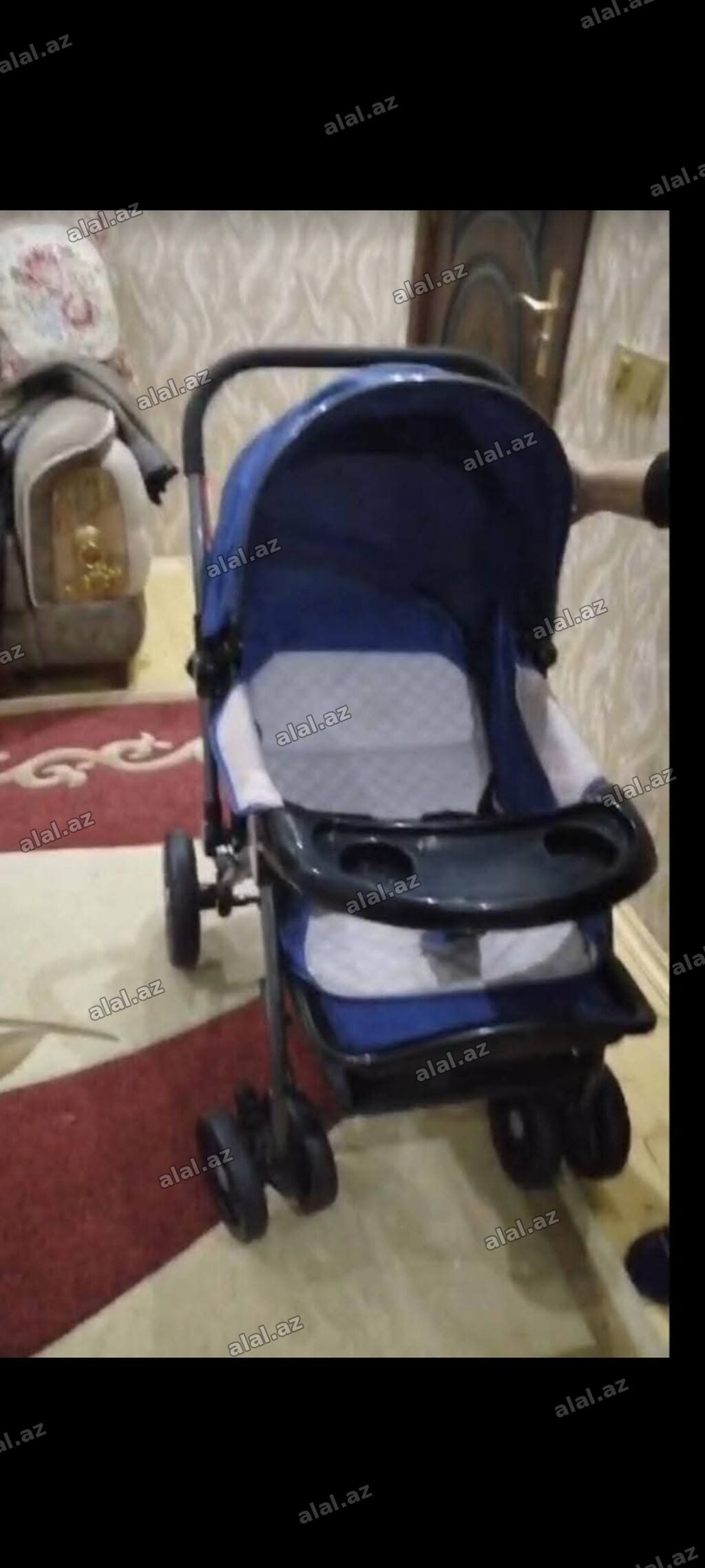 Uşaq arabası – mavi rəngli, geniş oturacaq və tənzimlənən bel dayağı