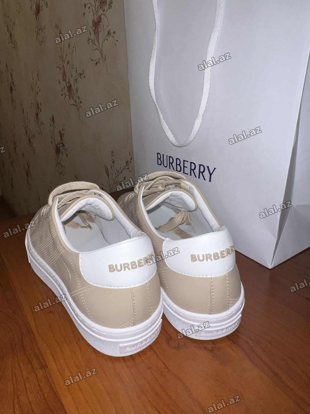 Burberry, Ölçü: 39, rəng - Bej, Yeni